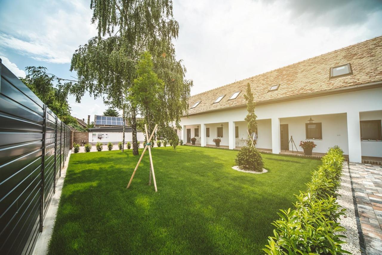Palkonyha Panzio Speiz Gasztromuhely Bed & Breakfast Palkonya Ngoại thất bức ảnh
